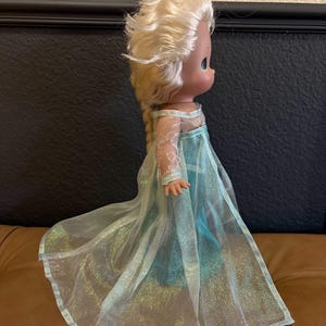 Muñeca Disney Precious Moments Linda Rick Frozen Elsa de 33 cm imagen 4