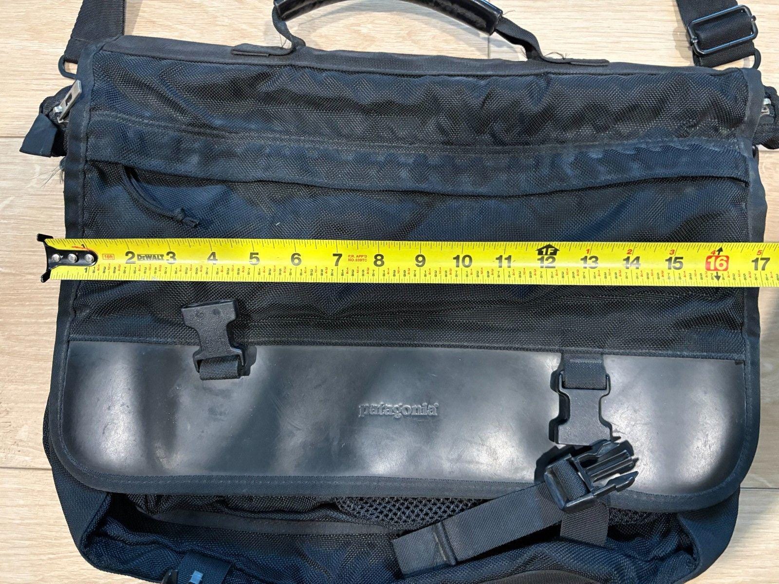 バッグ 00s patagonia messenger bag tech y2k Patagonia Black Messenger Bag Flap Adjustable Strap Laptop