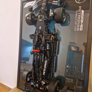 Póster/Marco de fondo 50×70 cm F1 Mercedes-AMG W14 - Fan Art