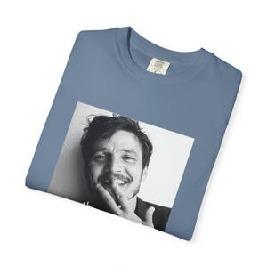 Comfort Colors® Pedro Pascal fan T-shirt, vintage graphic T-shirt, shirt beroemdheid, shirt Mandalorian, Pedro Pascal afbeelding 4