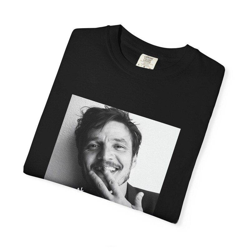 Comfort Colors® Pedro Pascal fan T-shirt, vintage graphic T-shirt, shirt beroemdheid, shirt Mandalorian, Pedro Pascal afbeelding 6