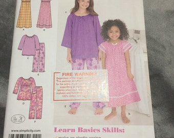 Sewing Pattern, Simplicity 1722, Sizes 3 to 6, Girls Nighty Pajama Top and Pants.