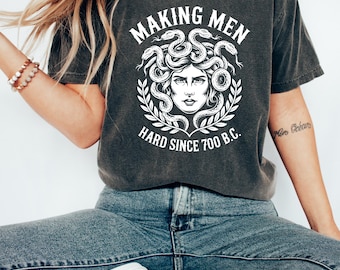 Divertida camiseta feminista de Medusa, "Hacer que los hombres se endurezcan desde el año 700 a. C.", camiseta gráfica de mitología griega para hombres y mujeres, camiseta con humor atrevido de historia antigua.