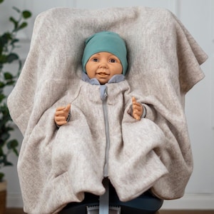 Kindersitzponcho aus Wollwalk für Babys & Kinder - personalisierbar - erleichtert das sichere anschnallen im Auto ohne dicke Jacke
