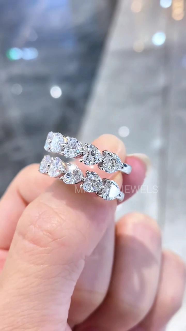 ハート型カットのラボグロウンダイヤモンドバンドリング、婚約指輪 
