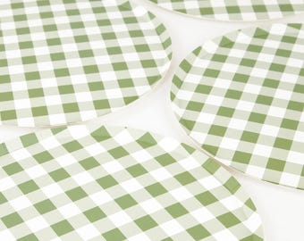 Zielone talerze w kratkę gingham, duże papierowe talerzyki o średnicy 10 cali – opakowanie 8 sztuk | Akcesoria na piknik, artykuły na przyjęcie urodzinowe w kolorze jagodowym, wiosenne przyjęcia
