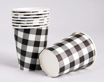 Czarno-białe kubki imprezowe w kratkę gingham – zestaw 8 sztuk | Naczynia piknikowe, akcesoria do grilla ogrodowego, klasyczny wzór w kratkę