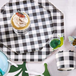 Black Gingham Plates, 10-Inch Large Paper Plates - Pack of 8 | Picnic Tableware, Classic Party Supplies