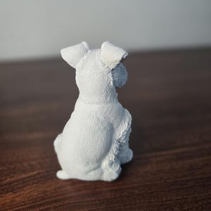 K&ouml;nnte beinhalten: Ein Set aus drei Keramikbechern mit gesprenkelter, matter Oberfl&auml;che. Die Becher sind in Creme-, Hellgrau- und Dunkelgraut&ouml;nen gehalten. Jeder Becher hat ein schlichtes, minimalistisches Design.