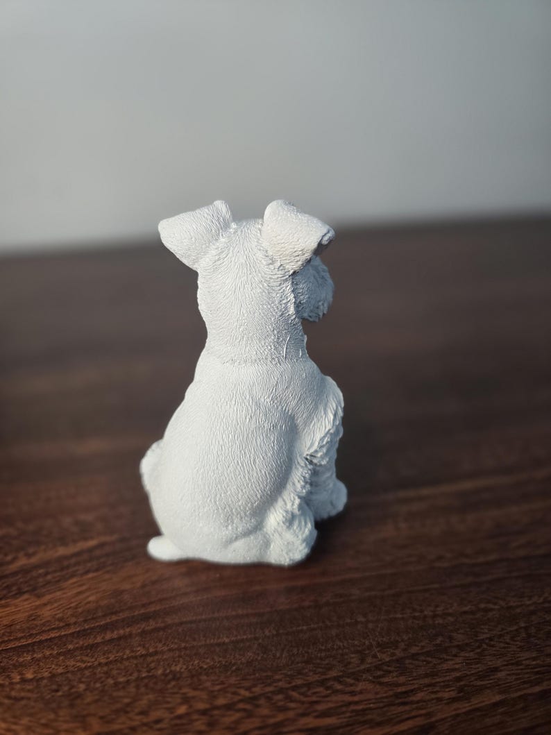 K&ouml;nnte beinhalten: Ein Set aus drei Keramikbechern mit gesprenkelter, matter Oberfl&auml;che. Die Becher sind in Creme-, Hellgrau- und Dunkelgraut&ouml;nen gehalten. Jeder Becher hat ein schlichtes, minimalistisches Design.