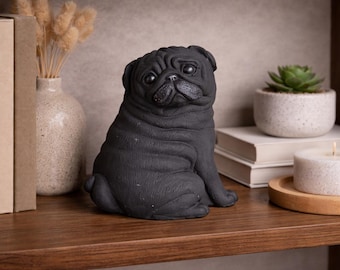 Beton-Skulptur „Schwarzer Mops“ – Verleihen Sie Ihrem Zuhause einen Hauch von Hundecharme