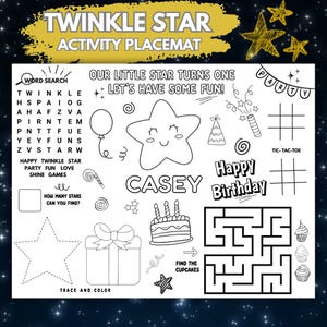 Può includere: Un sottobicchiere per attività in bianco e nero con la scritta "Twinkle Star Activity Placemat". Il sottobicchiere include una ricerca di parole, un disegno a forma di stella, un labirinto e le parole "Happy Birthday" e "Casey".