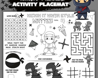 Puede incluir: Mantel individual de actividades con temática ninja con búsqueda de palabras, laberinto y otros juegos. Presenta ilustraciones de ninjas y texto como "Kickin' It Ninja Style" y "Find 5 Differences". Incluye un juego de tres en raya y una actividad de dibujo.