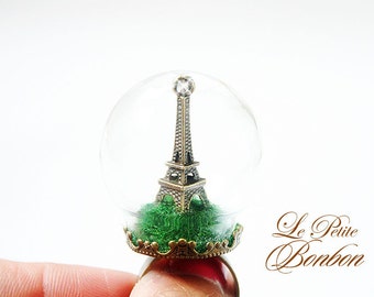 Eiffel Tower in a glass globe ring