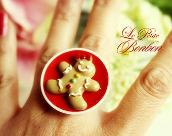 Gingerbread man cookie on a plate ring