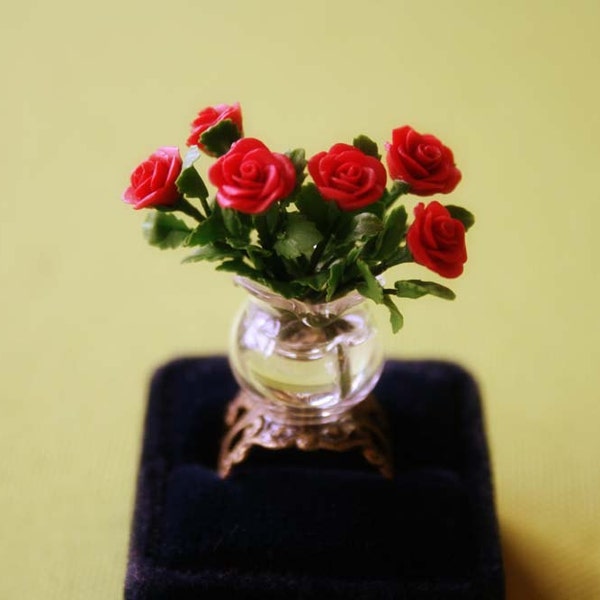 Red roses in a vase ring