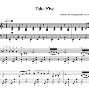 Puede incluir: Partitura de "Take Five" de P. Desmond, arreglada por S. Varava. La partitura en blanco y negro presenta claves de sol y de fa, con notas y símbolos musicales. El tempo se indica a 140 pulsaciones por minuto, con "mf" para mezzo forte.