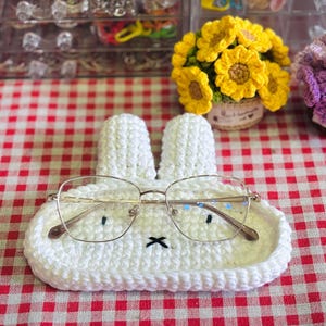 Crochet Miffy Glasses Tray, Bunny Eyeglasses Holder, Gifts for Friend, Girlfriend, Birthday, Handmade, Sunglasses, Accessories Trinkets Tray