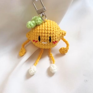 かわいいかぎ針編みのフルーツキーホルダー、かわいいバッグチャーム、彼女への手作りかぎ針編みキーリングギフト