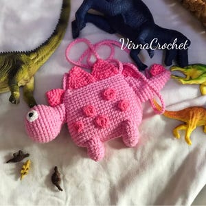 Sac dinosaure au crochet fait main | Sac à bandoulière Amigurumi rose pour enfant | Joli sac à main dinosaure pour fille | Idée cadeau pour tout-petit