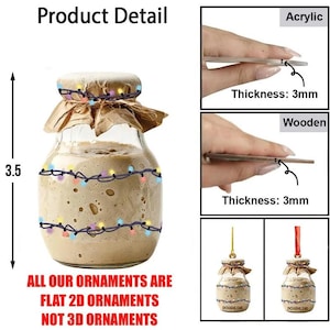 Puede incluir: Un adorno plano 2D con forma de frasco de vidrio lleno de masa madre, envuelto en papel marr&oacute;n y luces. El adorno mide 3,5 pulgadas de alto y 3 mm de grosor, disponible en acr&iacute;lico o madera. Texto: ALL OUR ORNAMENTS ARE FLAT 2D ORNAMENTS NOT 3D ORNAMENTS.
