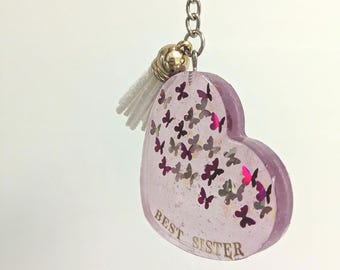 Gepersonaliseerde harsharssleutelhanger: vlinderinleg en aangepaste tekst