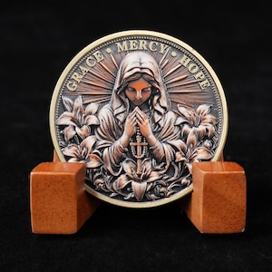 Moneda de oración de la Virgen María: Símbolo religioso de bronce antiguo