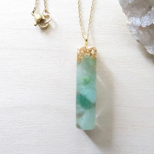 Green Aventurine Necklace, Long necklace with rectangular pendant in green aventurine and gold flakes, green and gold necklace, resin necklace