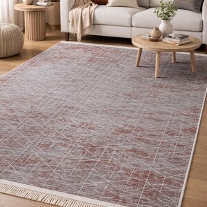 Modern Geometric Area Rug – Grey & Rust Abstract Pattern Carpet – Contemporary Living Room Rug with Fringe – Minimalist Soft Floor Decor