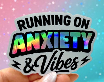 Pegatina holográfica "Corriendo con ansiedad y vibraciones" - Calcomanía de humor sarcástico