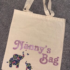 Personalisierte Tragetaschen - Oma / Nan / Mutter / Nana / Kindermädchen / Großvater / Vater / Tante / Braut / Bräutigam / Hen do / Jahrestag