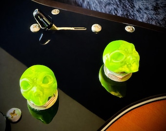 Alien Head Guitar Knobs – Bright Green – Set of 2