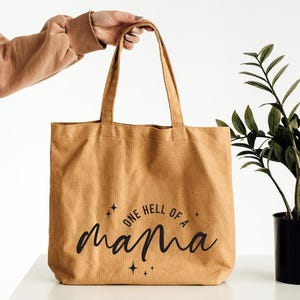 Mama SVG-PNG, Hell of a Mama-Svg, Mama Geschenk-Svg, One hell of a mama-Shirt Png, Mama Png, Mama Svg-Datei