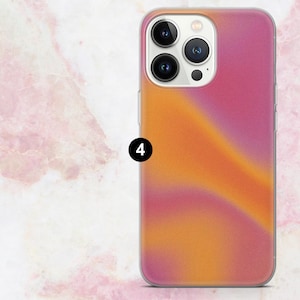 K&ouml;nnte beinhalten: Handyh&uuml;lle mit Farbverlauf in Rosa- und Oranget&ouml;nen. Die H&uuml;lle hat einen transparenten Rand und ist f&uuml;r ein Smartphone mit mehreren Kameralinsen konzipiert.