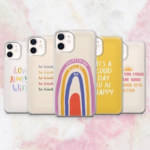 Könnte beinhalten: Eine Sammlung von Handyhüllen mit inspirierenden Zitaten und Designs. Die Hüllen zeigen Sätze wie "Love Always Wins", "Be Kind" und "Everything Will Be OK". Die Hüllen haben einen transparenten Hintergrund mit farbenfrohem Text und Regenbogen-Grafiken.