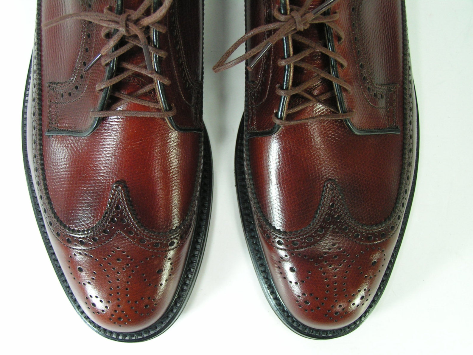men brown wingtip shoes
