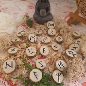 VIKING RUNES DIVINATION