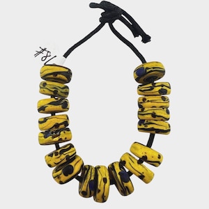 Perles de commerce vénitiennes jaunes et noires | Fournitures de bijoux historiques authentiques | Échangez des perles contre de l&#39;artisanat #081