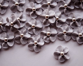 Flores de glaseado real en plata con un centro de gragea plateada (50)