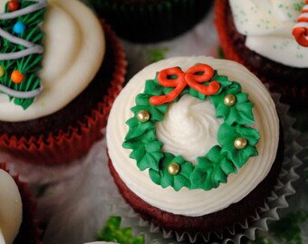 Cupcake Decorations- Royal Icing Wreaths with Gold Dragees and Sparkles (6)