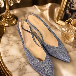 Srebrne, brokatowe buty na obcasie typu slingback marki Ann Taylor, rozmiar 10 | Błyszczące buty wizytowe ze szpiczastym noskiem | Obcas 10 cm z platformą | Eleganckie buty na imprezę lub wesele