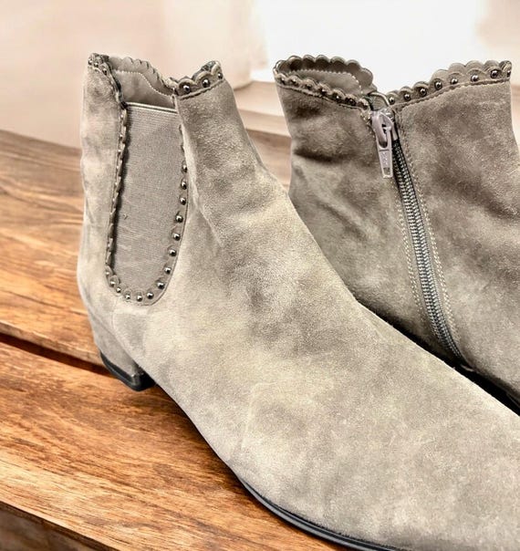 Vaneli Aksa Chelsea Boots – Women display picture 1