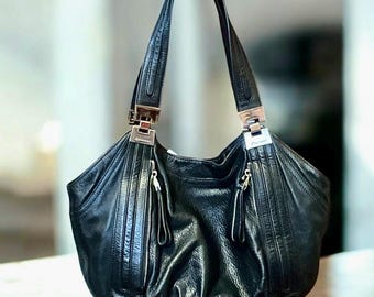 Bolso de mano B. Makowsky de piel estilo slouchy – Bolso con herrajes plateados – Forro con estampado de leopardo – Bolso de hombro – 33 x 25 x 10 cm – En buen estado