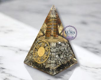 Wealth Manifestation Pyramid – Orgonite Pyrite Money Magnet, Energy Cleansing Crystal Decor, Abundance Generator