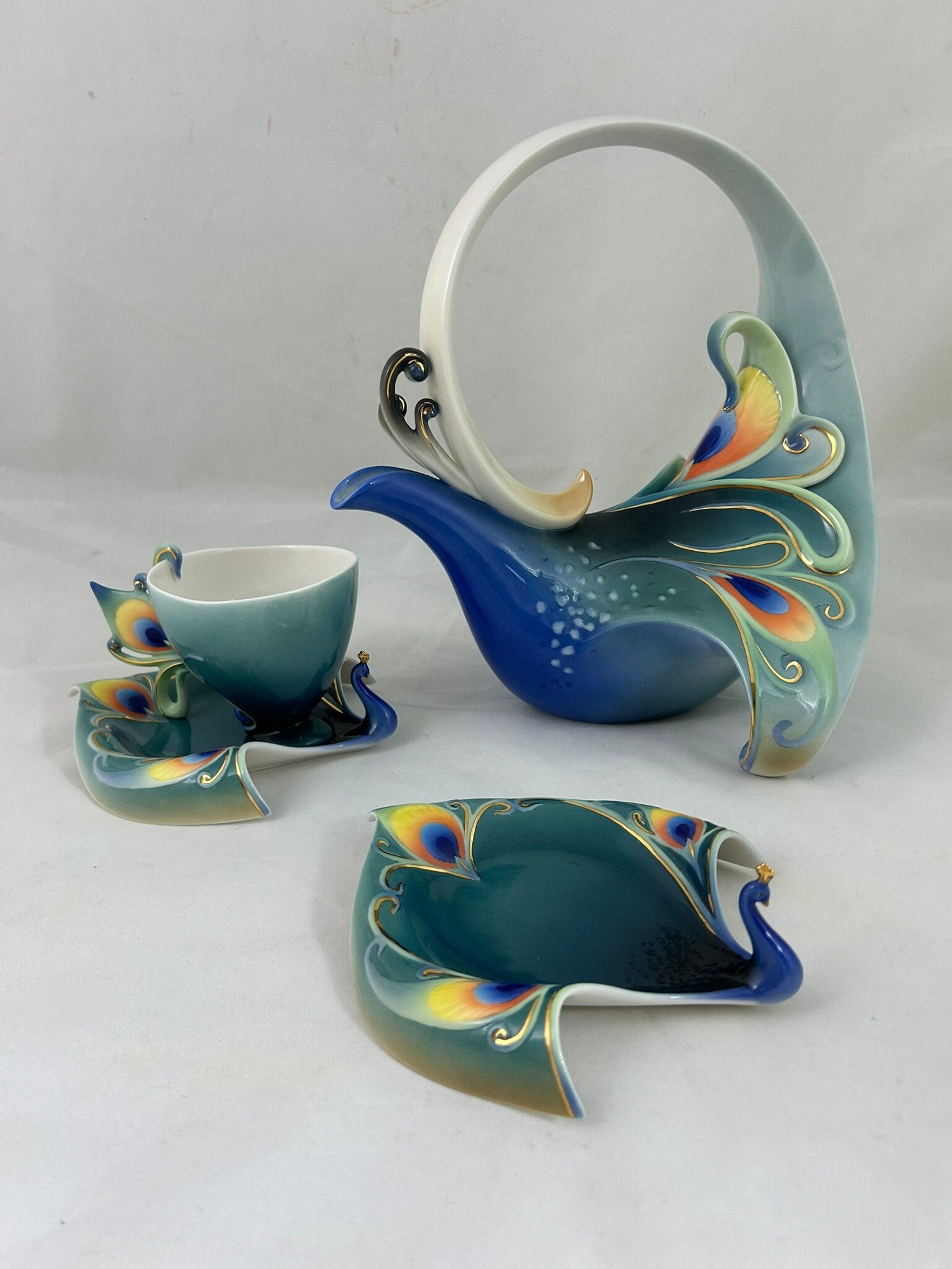 Franz Collection - Kathy Ireland Home - Peacock Splendor Porcelain