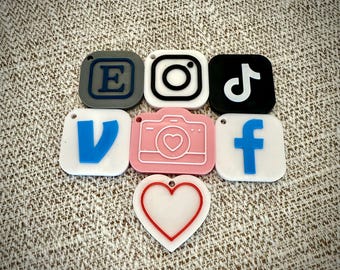 Custom NFC Keychain: Tap to Share Social Media, Website & More