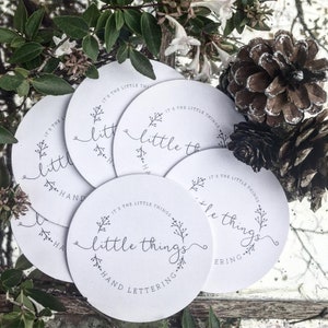 100 tarjetas de visita redondas / 6,35 cm de diámetro / Acabado brillante, mate y sin recubrimiento / Cartulina de 14 PT y 16 PT / Impresión a color personalizada. Etiquetas colgantes redondas para boutiques (EE. UU.) imagen 6