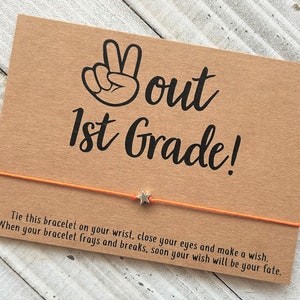 Aangepaste afstudeerwens armband afstuderen kleuterschool 1e klas 2e klas aangepaste jaar armband met een ster kraal wens armband