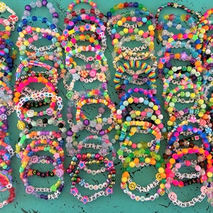 KANDI BAR Good Vibes Rave Bracelets (13-pack) | 2024 Edition | Wear and  Trade Handmade PLUR Music Festival Accessories | Different Phrases Every  Time