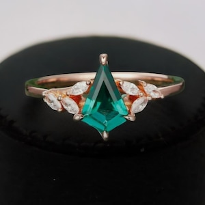 Vintage Kite Shape Emerald Ring Moissanite Engagement Ring 14K Gold Wedding Promise Ring Delicate Ring Anniversary Ring Women Bridal Ring